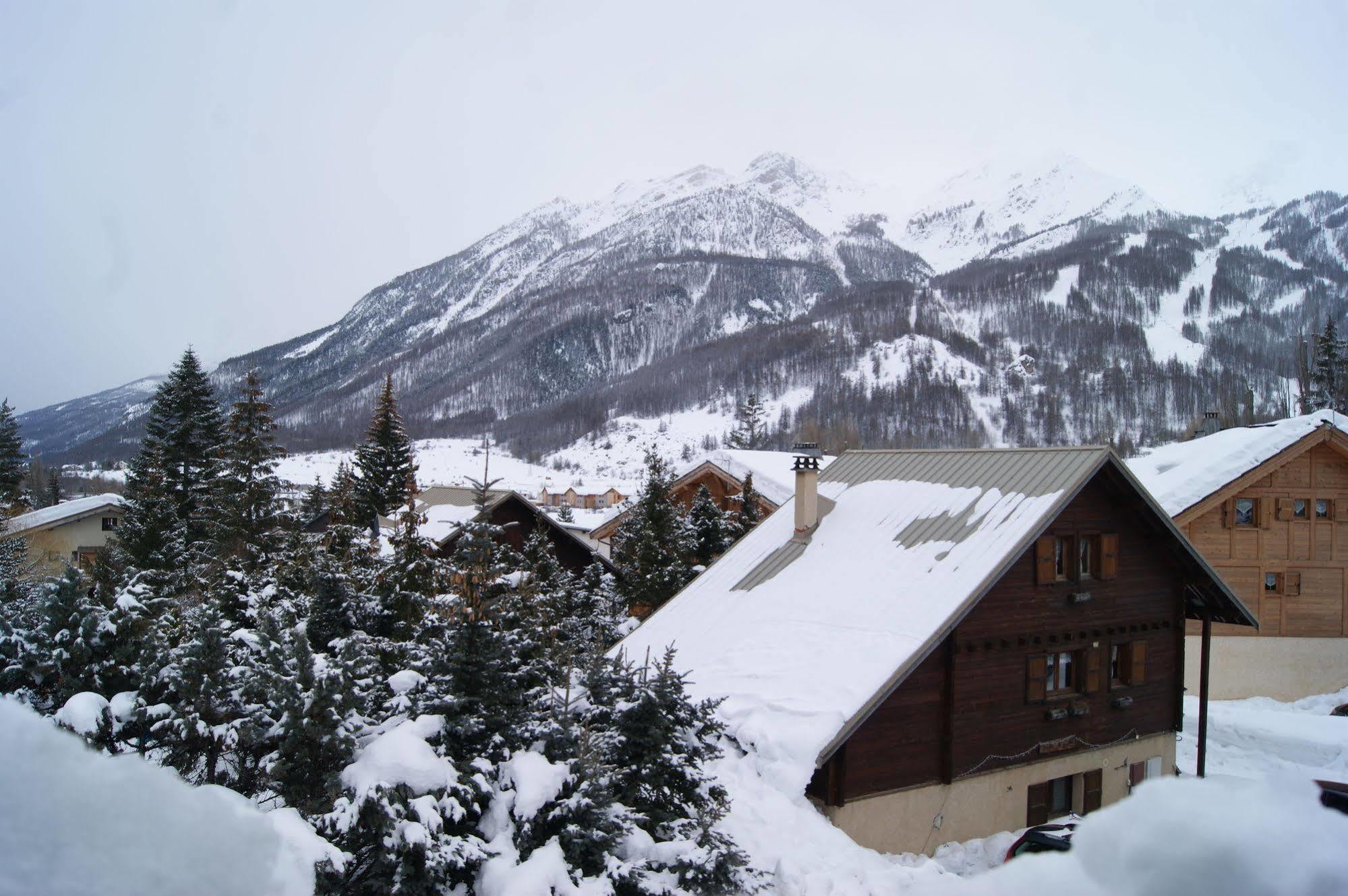 Auberge De Violaine Le Monetier-les-Bains Bagian luar foto